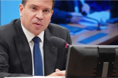 Comissão da Câmara aprova pedido que pode frear julgamento de Bolsonaro