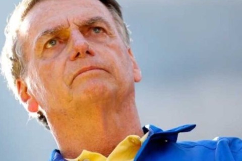 Bolsonaro defende permanência de Eduardo nos EUA: ‘Se voltar, será preso’