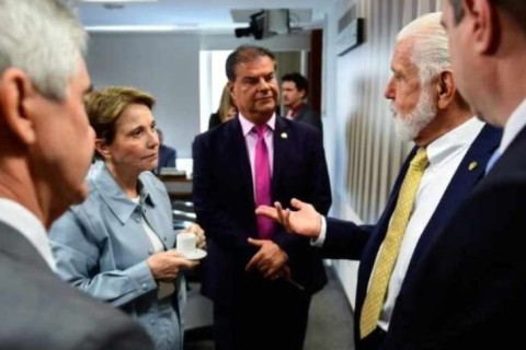 Senadores vão aos EUA tentar barrar tarifa de 50%, mas clima é de tensão
