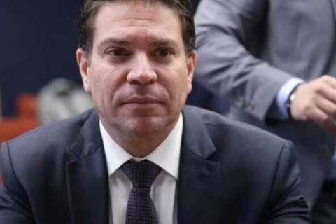 PF tenta entender como Ramagem saiu do país sem passaporte