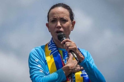 Perseguida pelo regime, líder opositora foge da Venezuela com apoio aéreo dos EUA