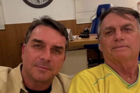 Bolsonaro a Flávio: “Fica firme, moleque, a gente vai ganhar”