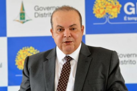 Moraes manda Ibaneis retirar deputados de acampamento e proíbe protestos em frente ao STF