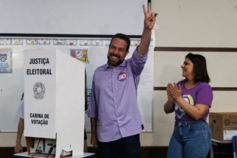 Boulos confirma candidatura da esposa e revela estratégia da esquerda para 2026