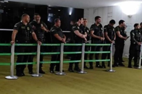Clima de tensão toma conta de Brasília: Polícia Militar cerca o Congresso e oposição denuncia "perseguição"