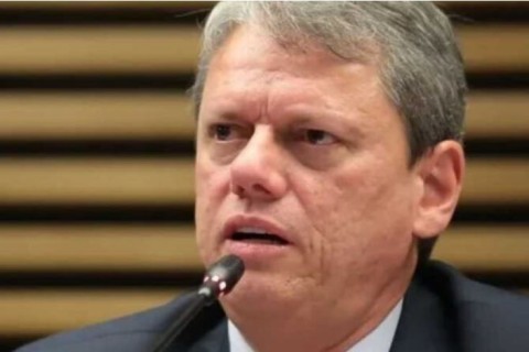 Brasil em oração: Tarcísio de Freitas se solidariza com vítimas do tornado no Paraná