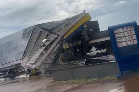 Vento Forte Derruba Cobertura de Posto em Rio Verde GO