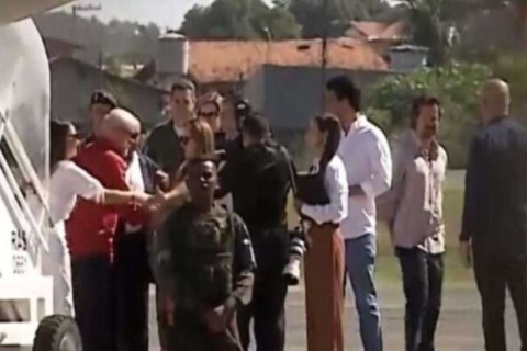 Nem a militância apareceu: Lula chega ao Maranhão e encontra aeroporto vazio