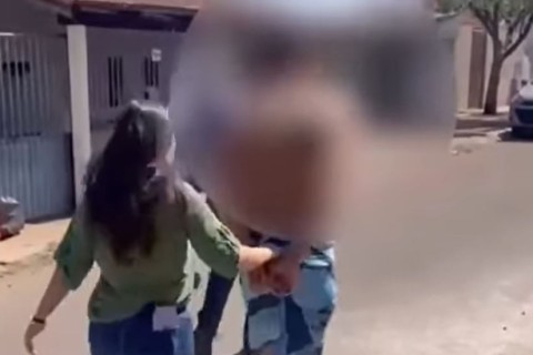 Bandido com tornozeleira invade casa, espanca mulher e é preso em flagrante