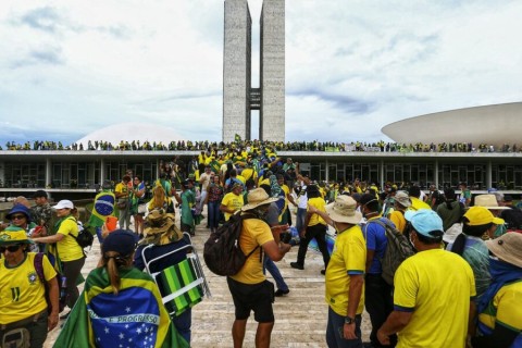 Alcolumbre, Motta e STF negociam projeto para reduzir penas de condenados pelo 8 de janeiro