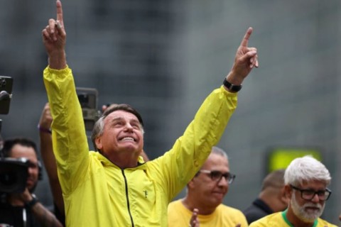 Bolsonaro reage bem, recebe alta da UTI e vai para o quarto