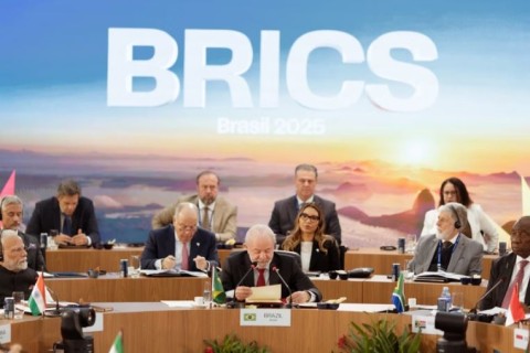 Lula no Brics: “Mais fácil investir na guerra do que na paz”