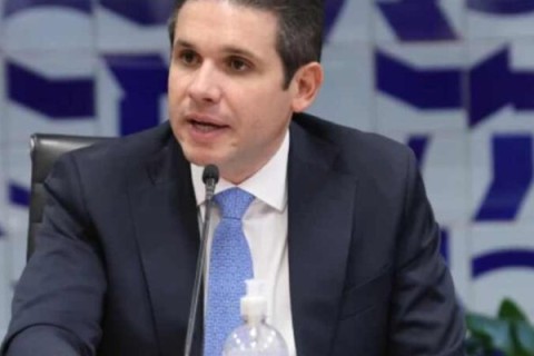 Motta assinou PEC que amplia crime de responsabilidade de ministros do STF