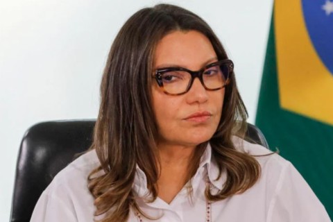 Janja ataca Zezé Di Camargo após críticas à politização do SBT News