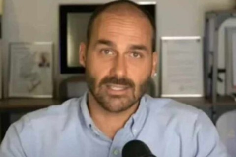Eduardo Bolsonaro diz que não volta ao Brasil e sonha com “cadeia para Alexandre de Moraes”