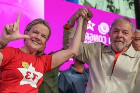 Lindbergh acusa Bolsonaro de “fuga” para embaixada, mas internautas lembram planos de asilo de Lula