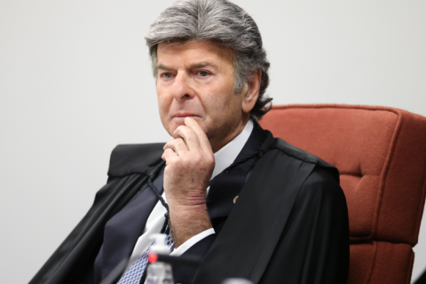 Fux diverge de Moraes e vota contra cautelares impostas a Bolsonaro