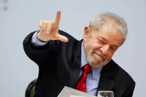 Lula aumenta o tempo para professores se aposentarem