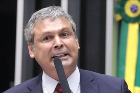 Lindbergh Farias pede prisão de Eduardo e celebra decisão da PGR