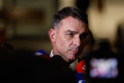 “Mamadores da Rouanet”: Flávio Bolsonaro reage a artistas em protesto contra PL da Anistia