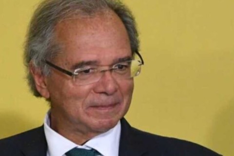 Paulo Guedes é aplaudido durante evento em Nova Iorque