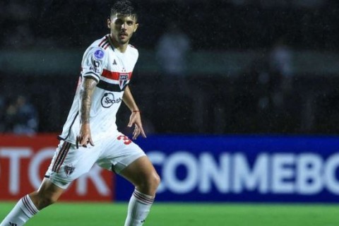 Zagueiro brasileiro vira pesadelo em campo e é esmagado pela mídia francesa: veja as duras palavras do Le Parisien