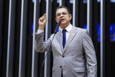 Em nota, PL culpa Lula por tarifa de 50% imposta por Trump