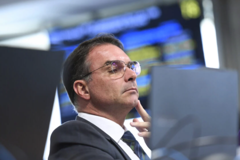 Flávio Bolsonaro se manifesta sobre ligação entre Lula e Trump