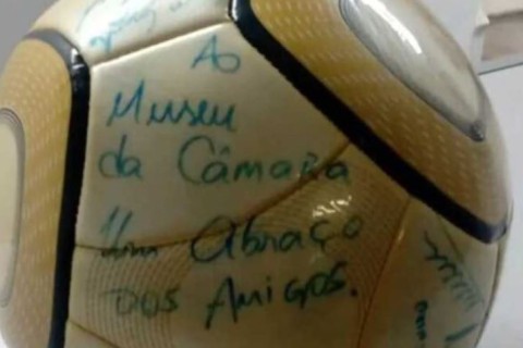 Moraes vota por condenação de 17 anos a homem que furtou bola de Neymar no 8 de janeiro