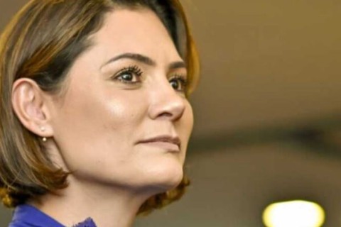 Michelle aciona Justiça após ser chamada de “ex-garota de programa”