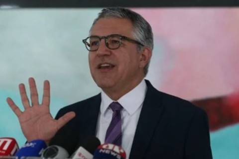 Padilha diz que EUA não podem impedir sua presença no país