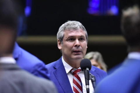 Lindbergh: “Quem assinou anistia decidiu romper com o governo”