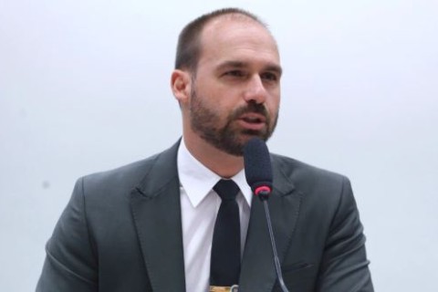 Eduardo diz que Moraes está embebedado de poder