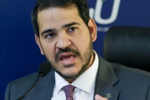AGU quer que Bolsonaro e filho pague contrato de R$ 18,9 milhões com escritório nos EUA