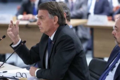 “Sobrou a fumaça da tentativa de golpe”, diz Bolsonaro sobre investigações