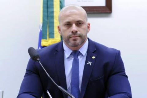 Alexandre de Moraes arquiva inquérito contra Daniel Silveira