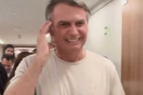 Jair Bolsonaro apresenta melhora e evolui para dieta líquida