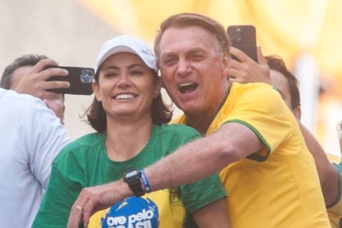 Após alta de Bolsonaro, Michelle manifesta gratidão pelas orações