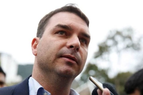 Flávio Bolsonaro denuncia perseguição contra Zambelli: “Dez anos de prisão é um absurdo”