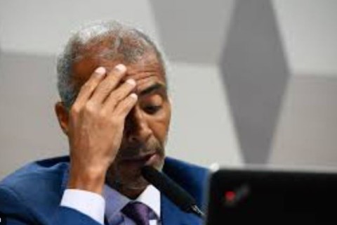 Romário admite lacuna na carreira e diz que gostaria de ter jogado no Botafogo