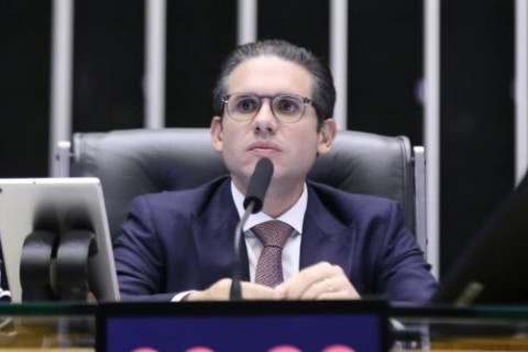 Hugo Motta comenta decisão de Moraes contra aumento do IOF