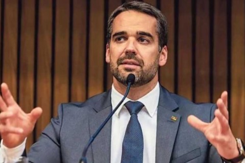 Eduardo Leite manifesta "preocupação" e critica prisão domiciliar de Bolsonaro