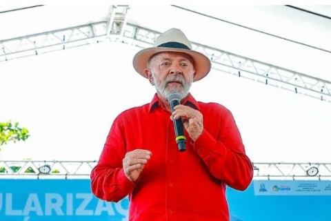 Lula diz que Jair Bolsonaro recebe doações para “vagabundagem”