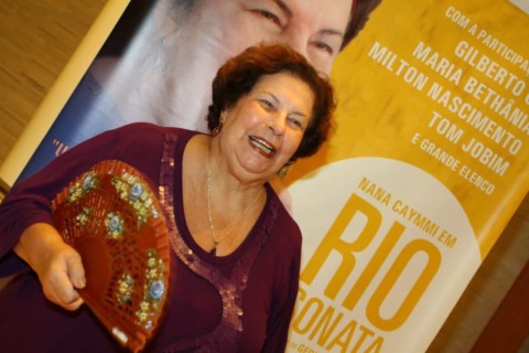 Jair Bolsonaro lamenta morte de Nana Caymmi; Lula se cala