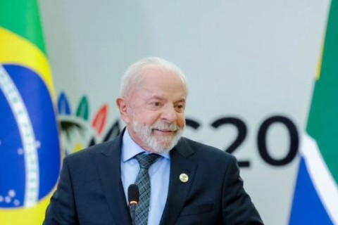 Lula diz que falará com Trump para evitar conflito com Venezuela