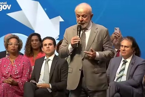 O governo de Lula irá reavaliar as posições dos deputados que apoiam a anistia