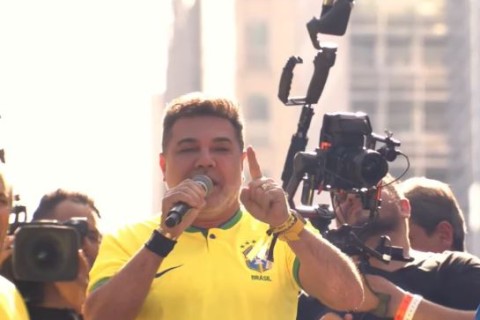 Feliciano ora por Bolsonaro e clama por liberdade: ‘Não há homem na terra capaz de nos calar